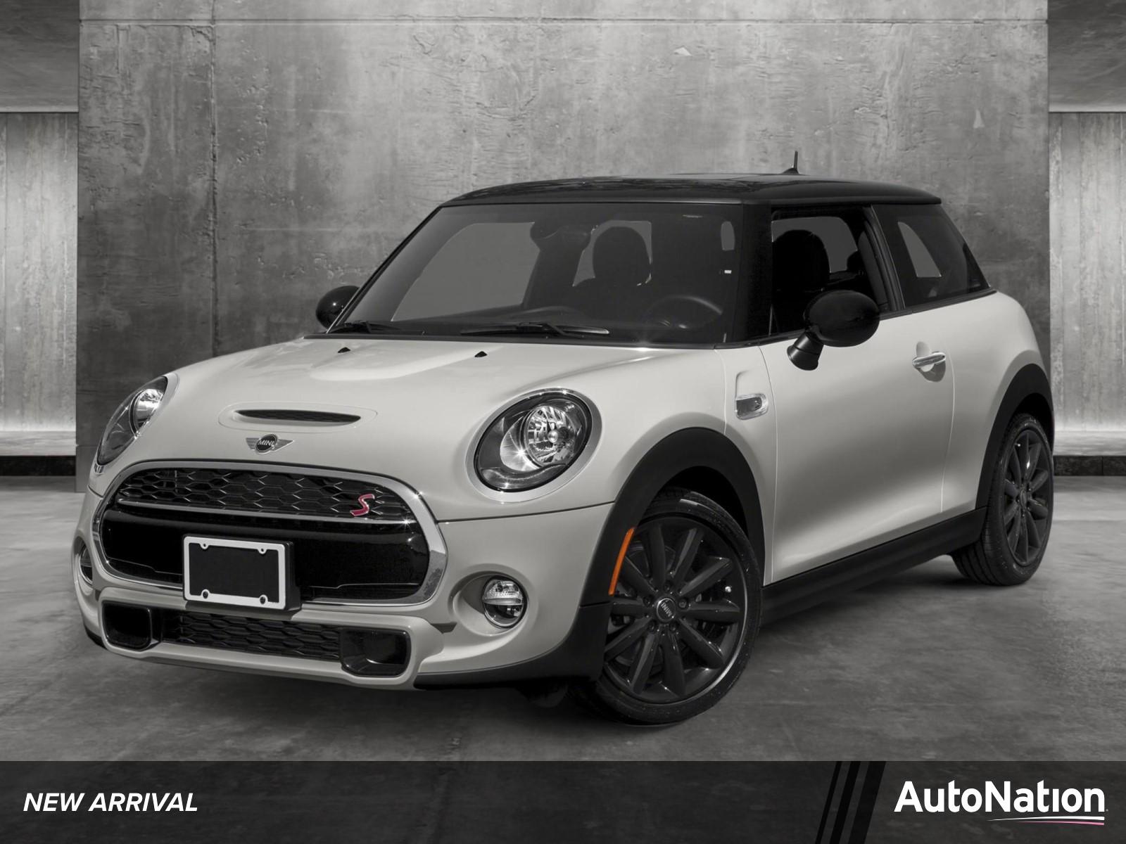 2017 MINI Hardtop 2 Door Vehicle Photo in PEMBROKE PINES, FL 33024-6534