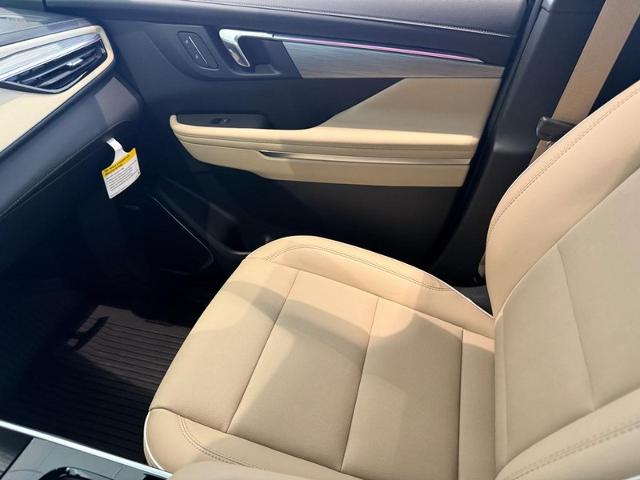 2025 Buick Enclave Vehicle Photo in COLUMBIA, MO 65203-3903