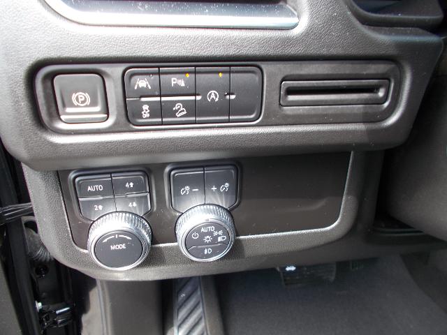 2024 GMC Yukon XL Vehicle Photo in LOWELL, MA 01852-4336