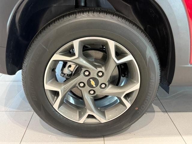 2025 Chevrolet Trax Vehicle Photo in COLUMBIA, MO 65203-3903