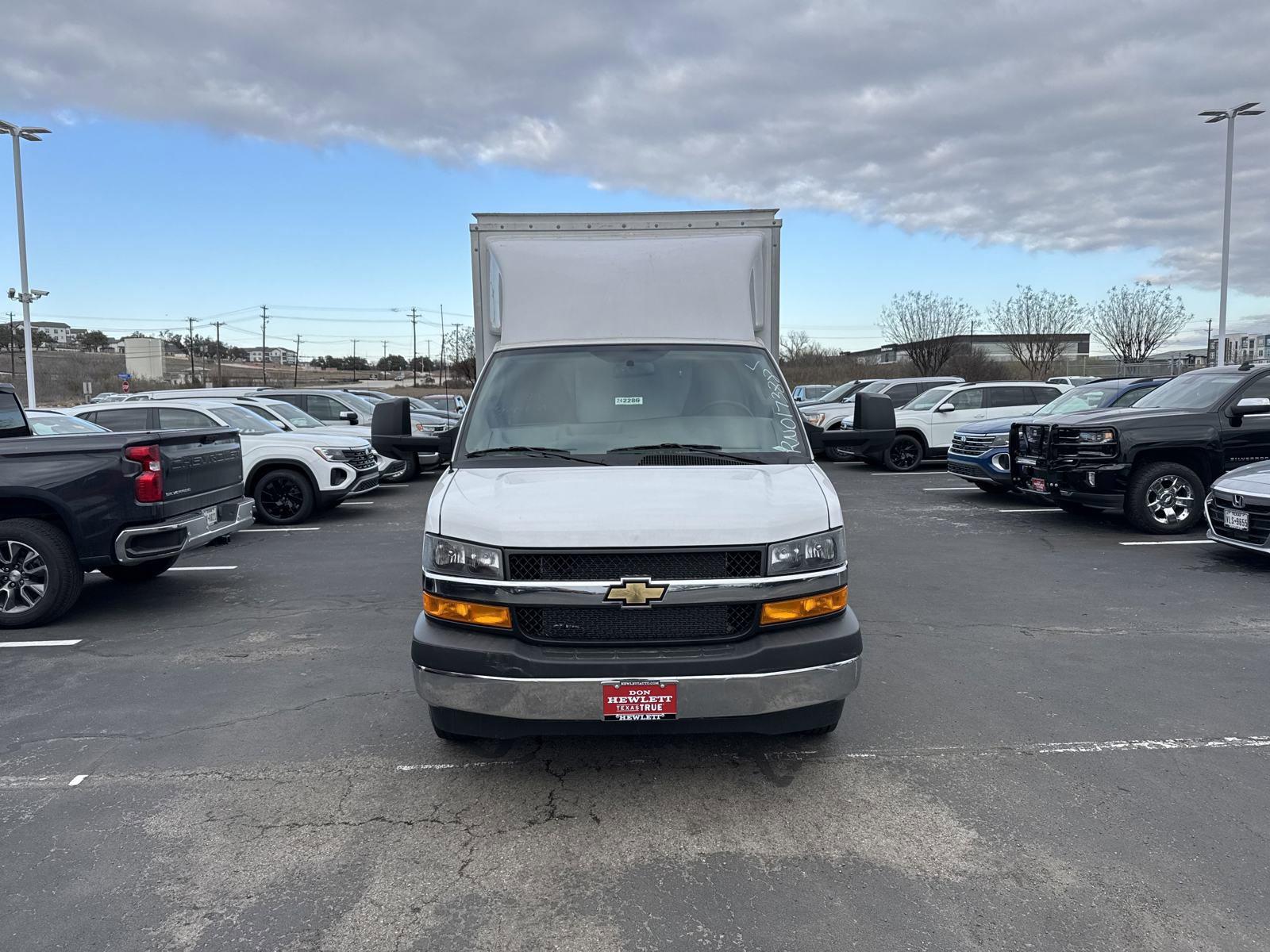 2024 Chevrolet Express Cutaway 3500 Vehicle Photo in GEORGETOWN, TX 78626-7508