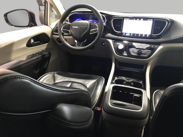 2023 Chrysler Pacifica Vehicle Photo in GREEN BAY, WI 54303-3330