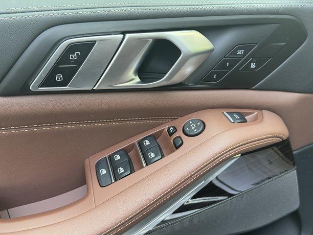 2025 BMW X5 M60i Vehicle Photo in LEOMINSTER, MA 01453-2952
