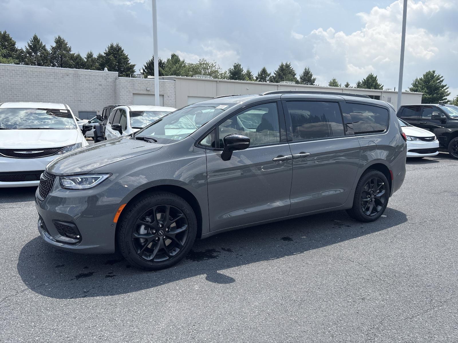 2025 Chrysler Pacifica Vehicle Photo in Mechanicsburg, PA 17050-1707