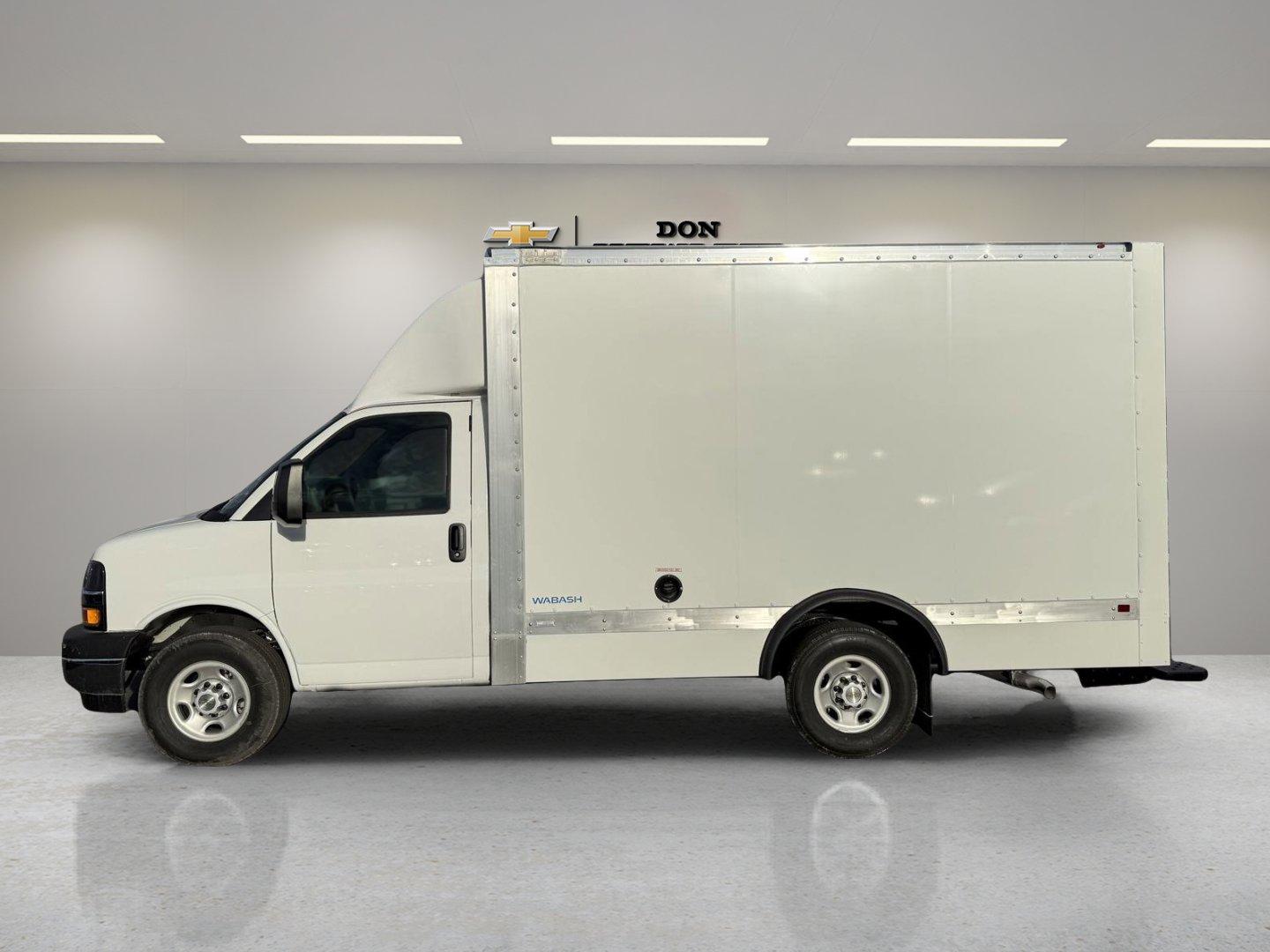 2024 Chevrolet Express Cutaway 3500 Vehicle Photo in GEORGETOWN, TX 78626-7508