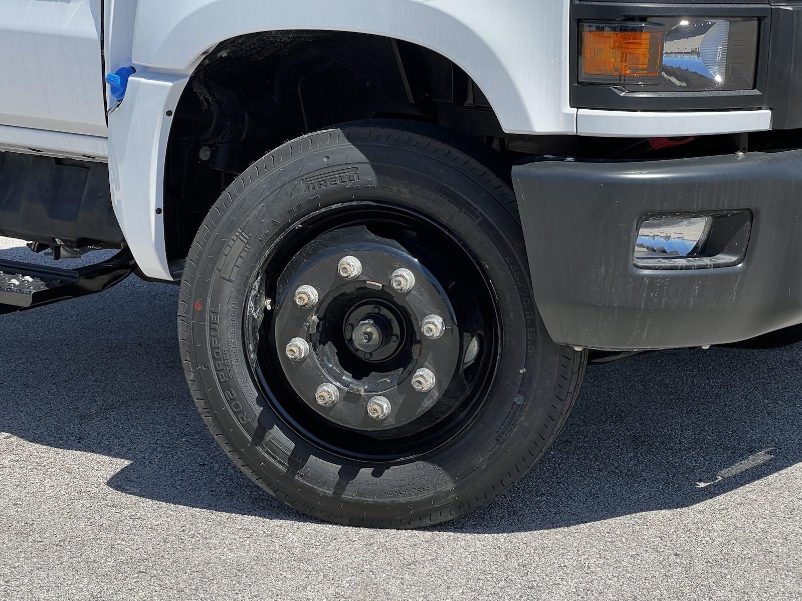 2024 Chevrolet Silverado 5500 HD Vehicle Photo in GEORGETOWN, TX 78626-7508