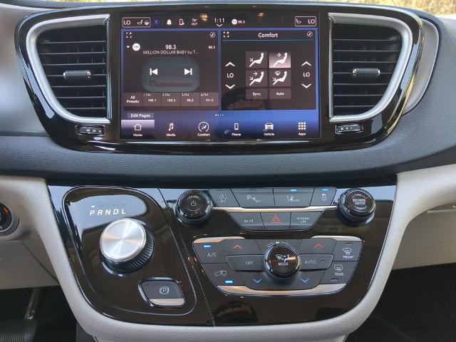 2023 Chrysler Pacifica Vehicle Photo in Brunswick, GA 31525