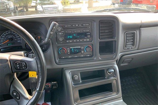 2004 Chevrolet Silverado 2500 HD Vehicle Photo in INDEPENDENCE, MO 64055-1377