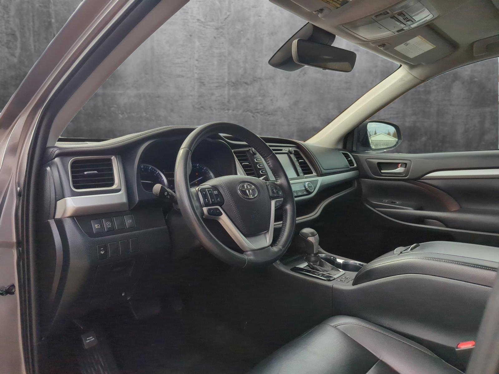 2019 Toyota Highlander Vehicle Photo in Memphis, TN 38125