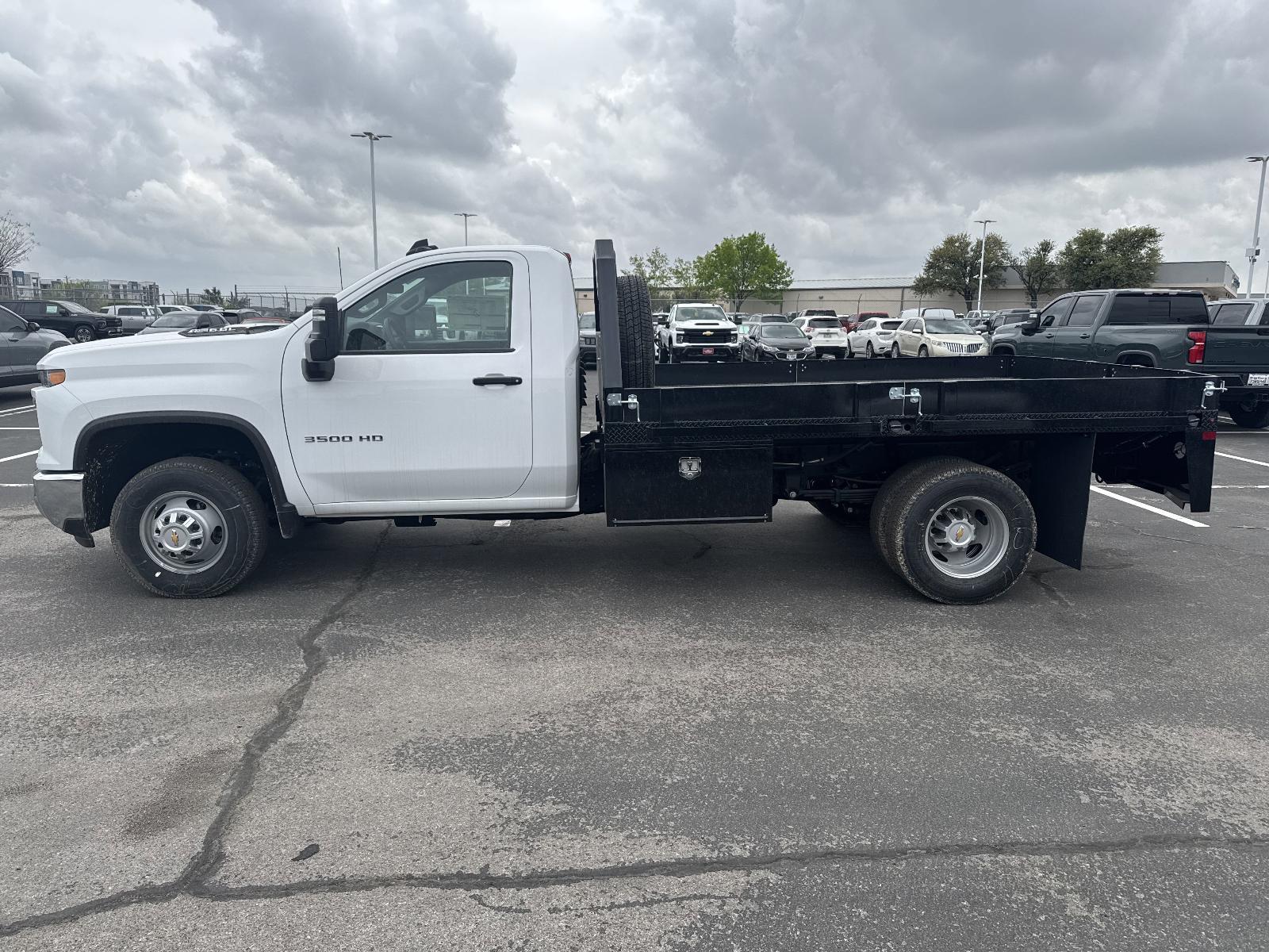 2025 Chevrolet Silverado 3500 HD Chassis Cab Vehicle Photo in GEORGETOWN, TX 78626-7508