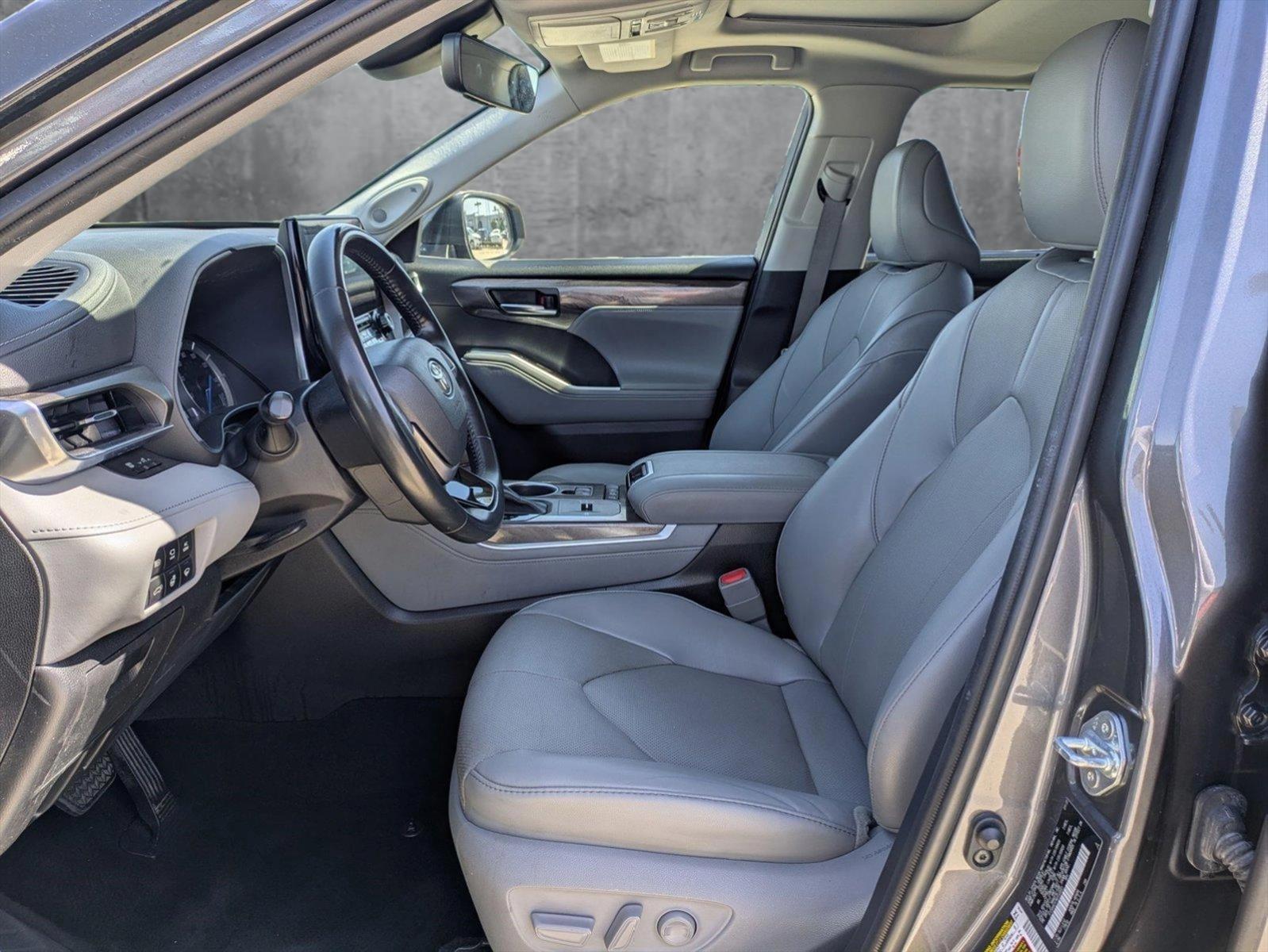 2022 Toyota Highlander Vehicle Photo in Tustin, CA 92782