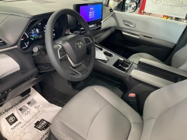 2025 Toyota Sienna Vehicle Photo in Oshkosh, WI 54904