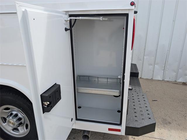 2025 Chevrolet Express Commercial Cutaway Vehicle Photo in ENGLEWOOD, CO 80113-6708
