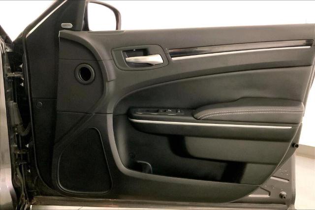2023 Chrysler 300 Vehicle Photo in Kansas City, MO 64114