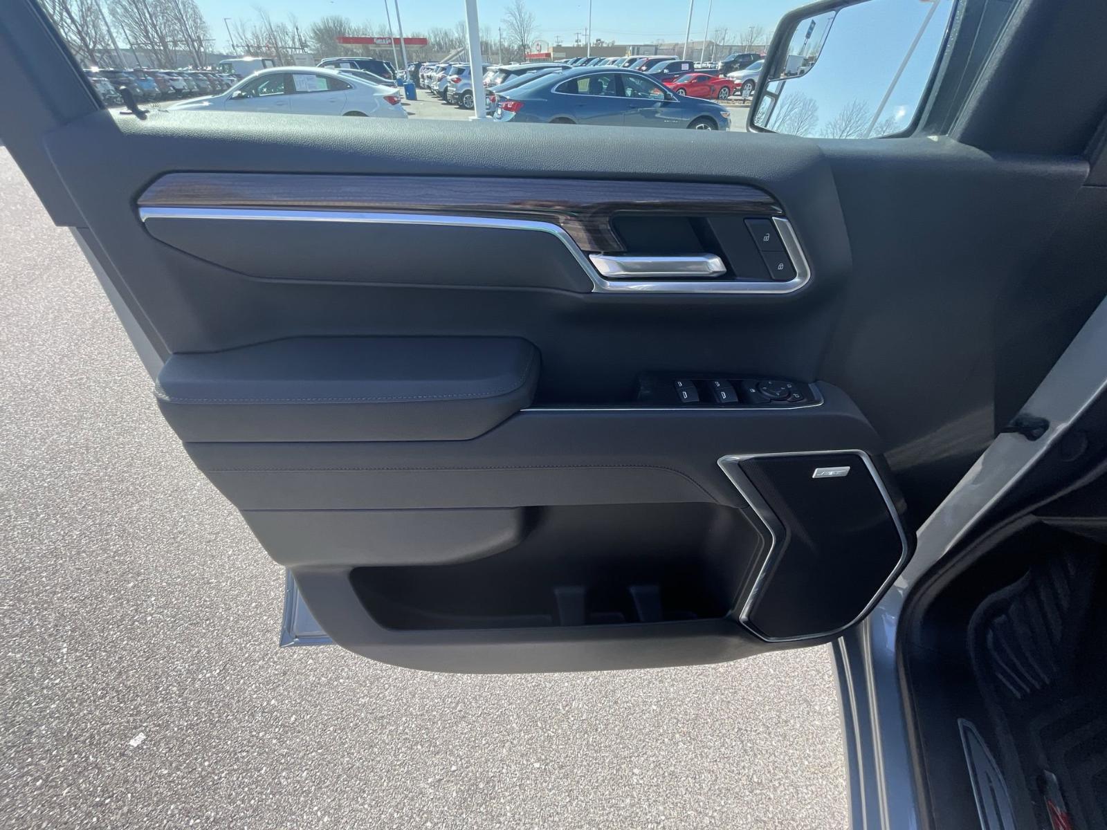 2025 Chevrolet Silverado 1500 Vehicle Photo in BENTONVILLE, AR 72712-4322