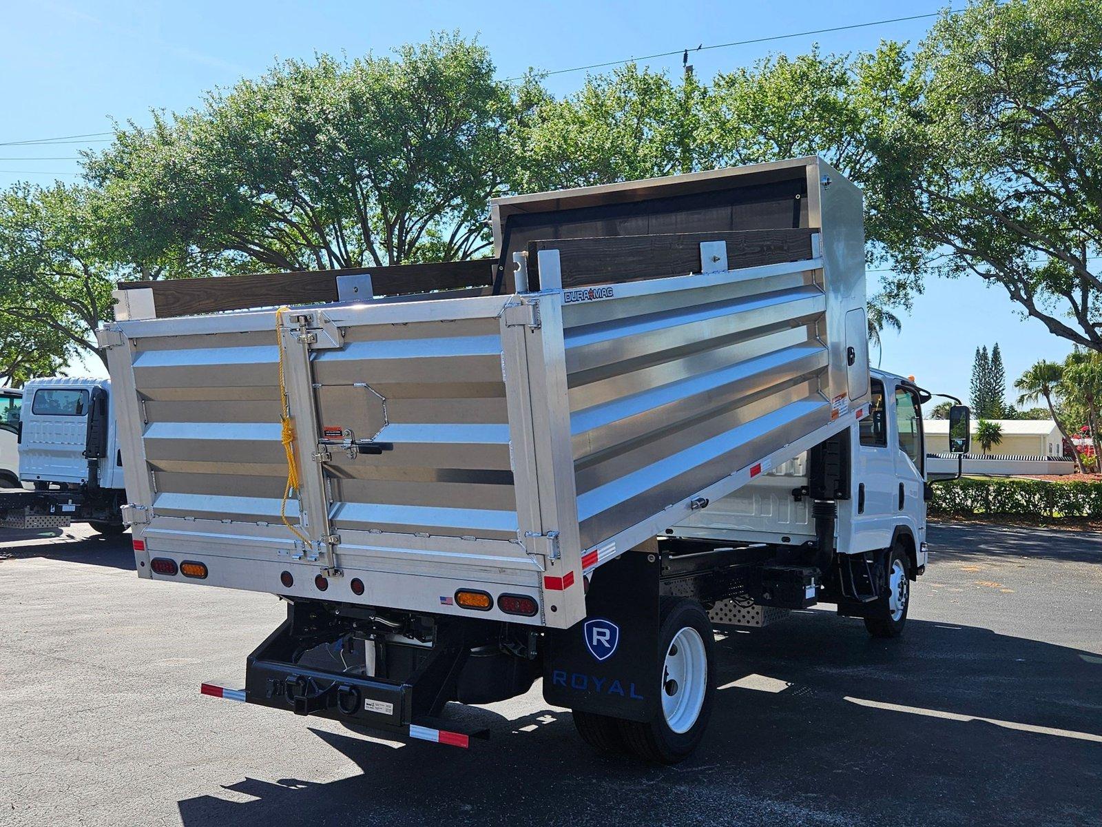 2024 Chevrolet Low Cab Forward 4500 Vehicle Photo in GREENACRES, FL 33463-3207