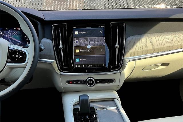 2025 Volvo V90 Cross Country Vehicle Photo in Houston, TX 77007