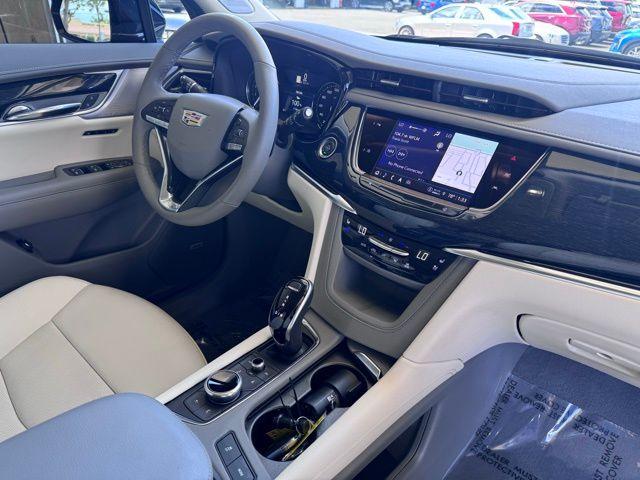 2025 Cadillac XT6 Vehicle Photo in DELRAY BEACH, FL 33483-3294