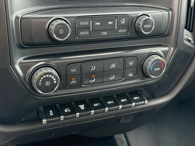 2024 Chevrolet Silverado 5500 HD Vehicle Photo in COLUMBIA, MO 65203-3903