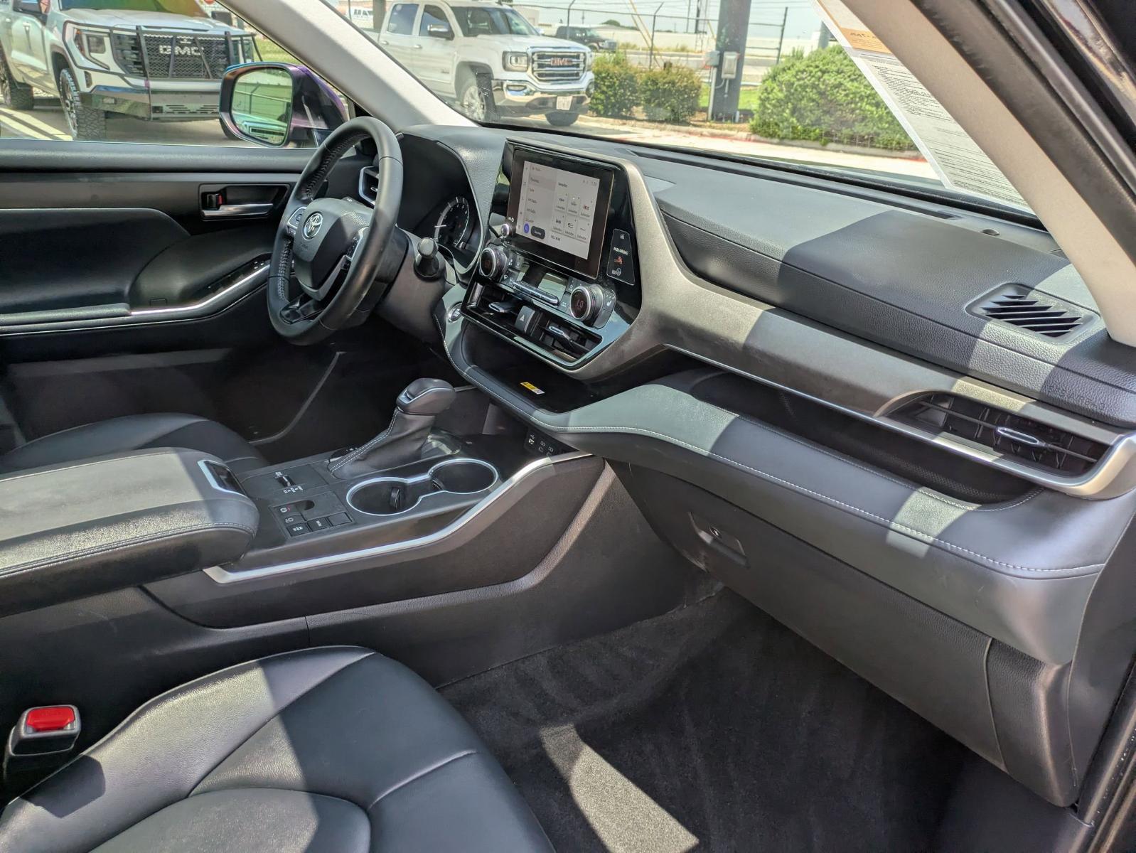 2023 Toyota Highlander Vehicle Photo in SELMA, TX 78154-1460