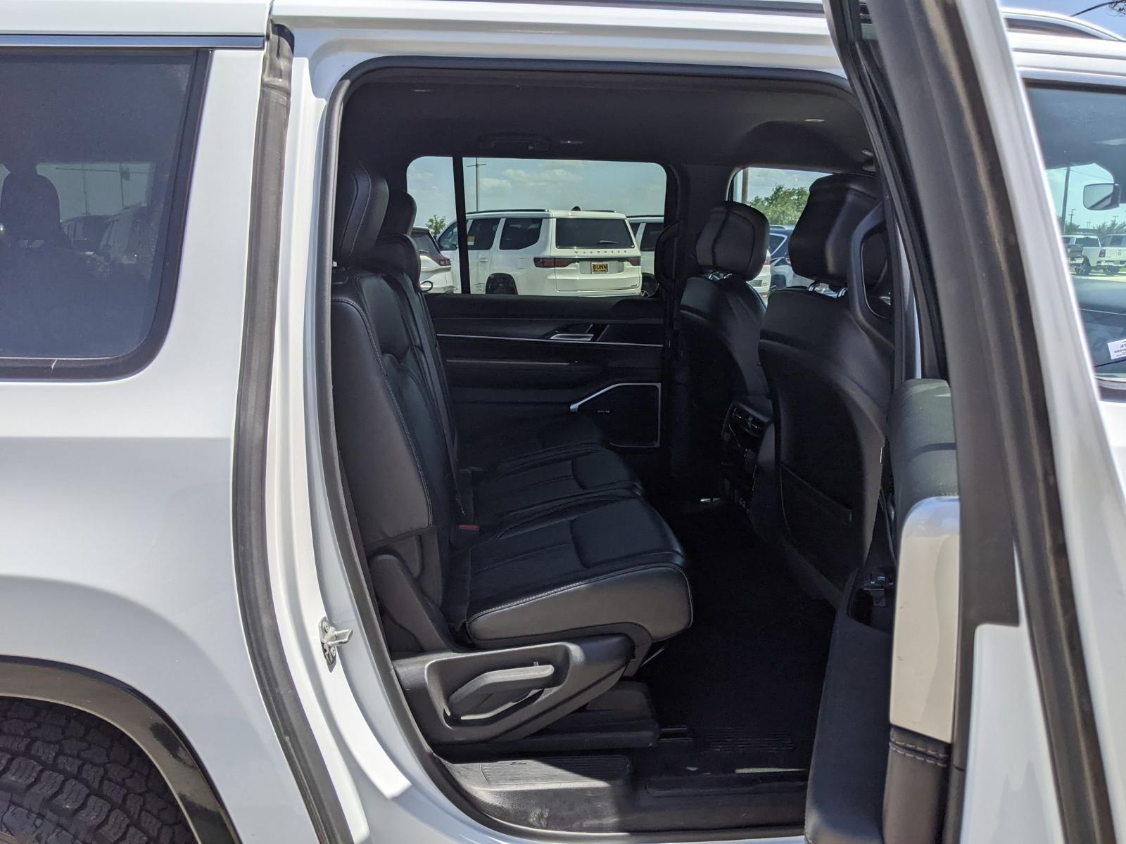 2023 Jeep Wagoneer L Vehicle Photo in Seguin, TX 78155