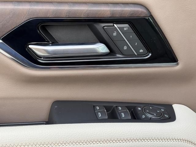 2025 GMC Yukon Vehicle Photo in COLUMBIA, MO 65203-3903
