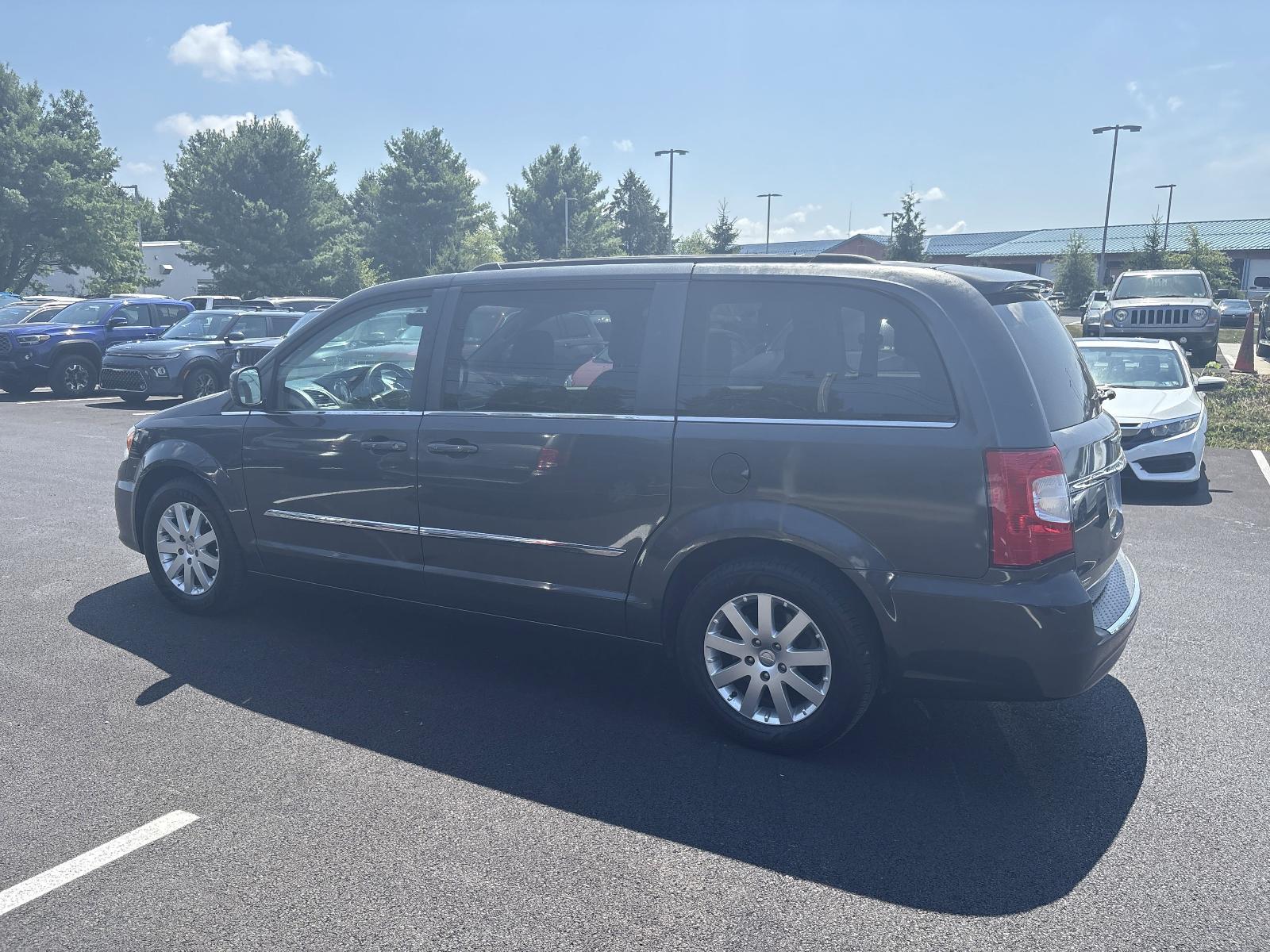 2016 Chrysler Town & Country Vehicle Photo in Mechanicsburg, PA 17050-1707