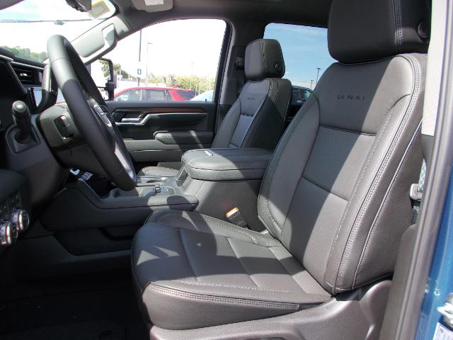 2025 GMC Sierra 2500 HD Vehicle Photo in LOWELL, MA 01852-4336