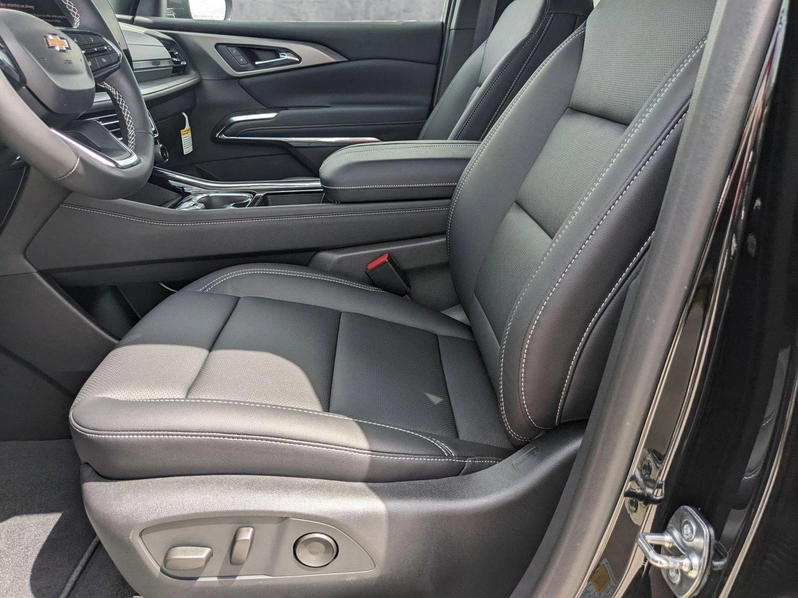 2025 Chevrolet Traverse Vehicle Photo in MIAMI, FL 33172-3015