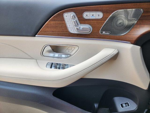 2025 Mercedes-Benz GLS Vehicle Photo in HOUSTON, TX 77079