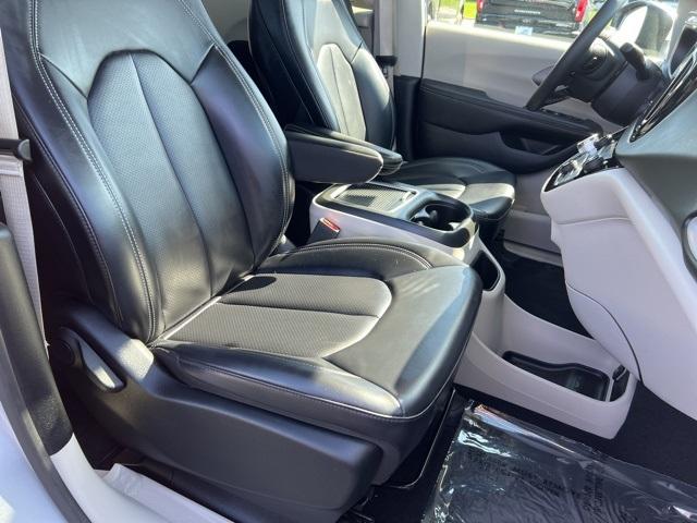 2023 Chrysler Pacifica Vehicle Photo in GREEN BAY, WI 54304-5303