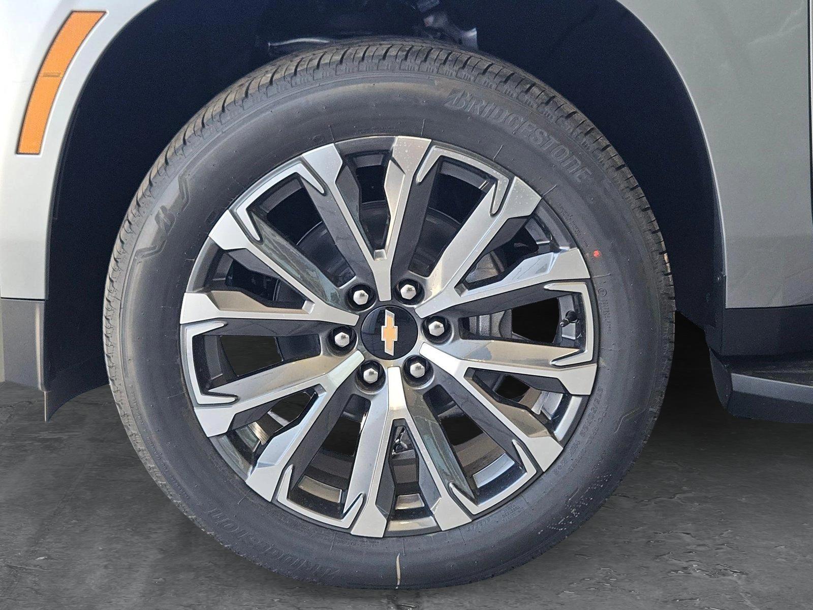 2025 Chevrolet Suburban Vehicle Photo in GILBERT, AZ 85297-0446
