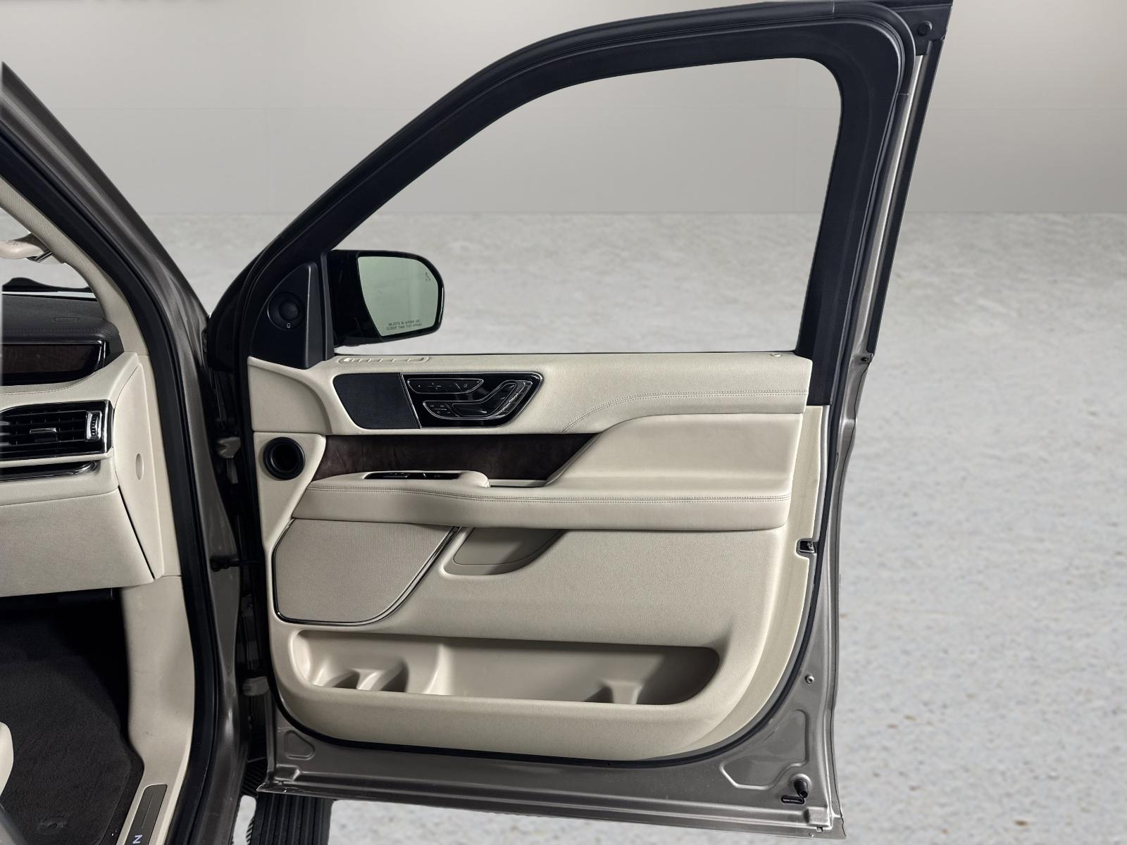 2019 Lincoln Navigator L Vehicle Photo in GEORGETOWN, TX 78626-7508