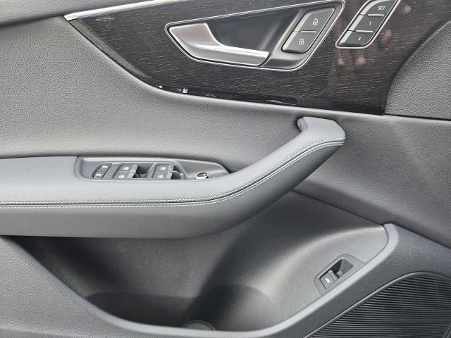 2025 Audi Q7 Vehicle Photo in SUGAR LAND, TX 77478