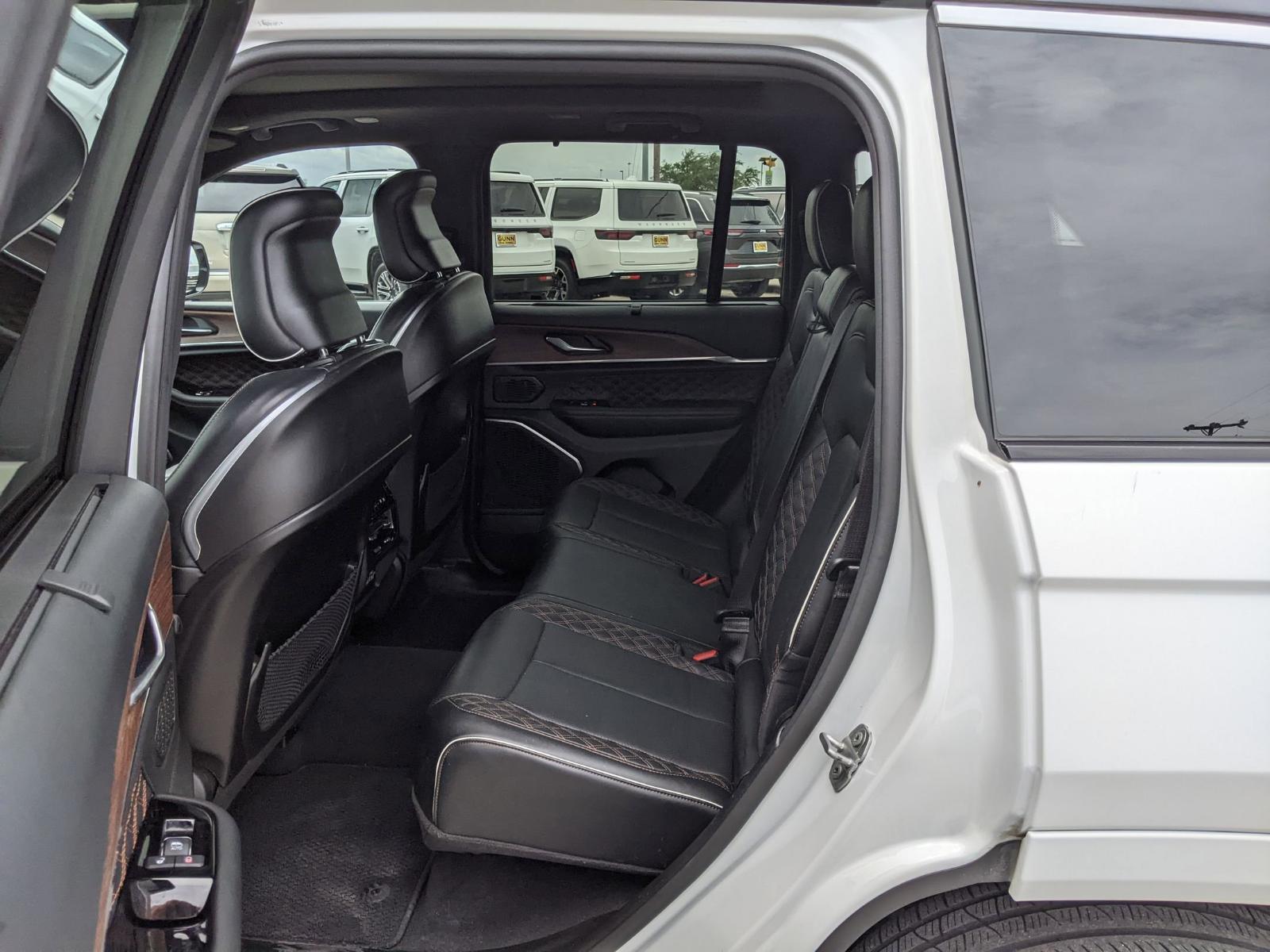 2022 Jeep Grand Cherokee Vehicle Photo in Seguin, TX 78155