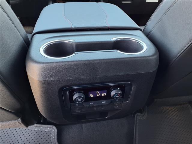 2025 Chevrolet Suburban Vehicle Photo in ELGIN, TX 78621-4245