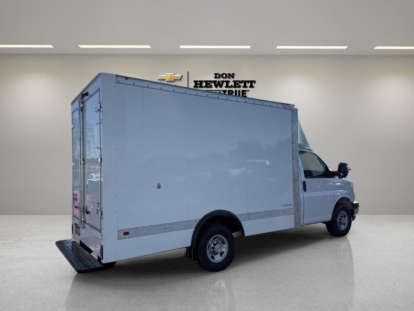 2024 Chevrolet Express Cutaway 3500 Vehicle Photo in GEORGETOWN, TX 78626-7508