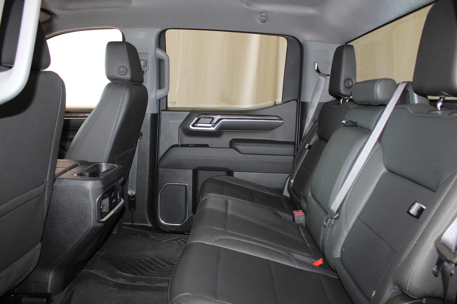 2022 Chevrolet Silverado 1500 Vehicle Photo in NORTHAMPTON, MA 01060-1120