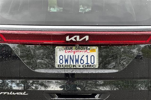 2022 Kia Carnival Vehicle Photo in ELK GROVE, CA 95757-8703