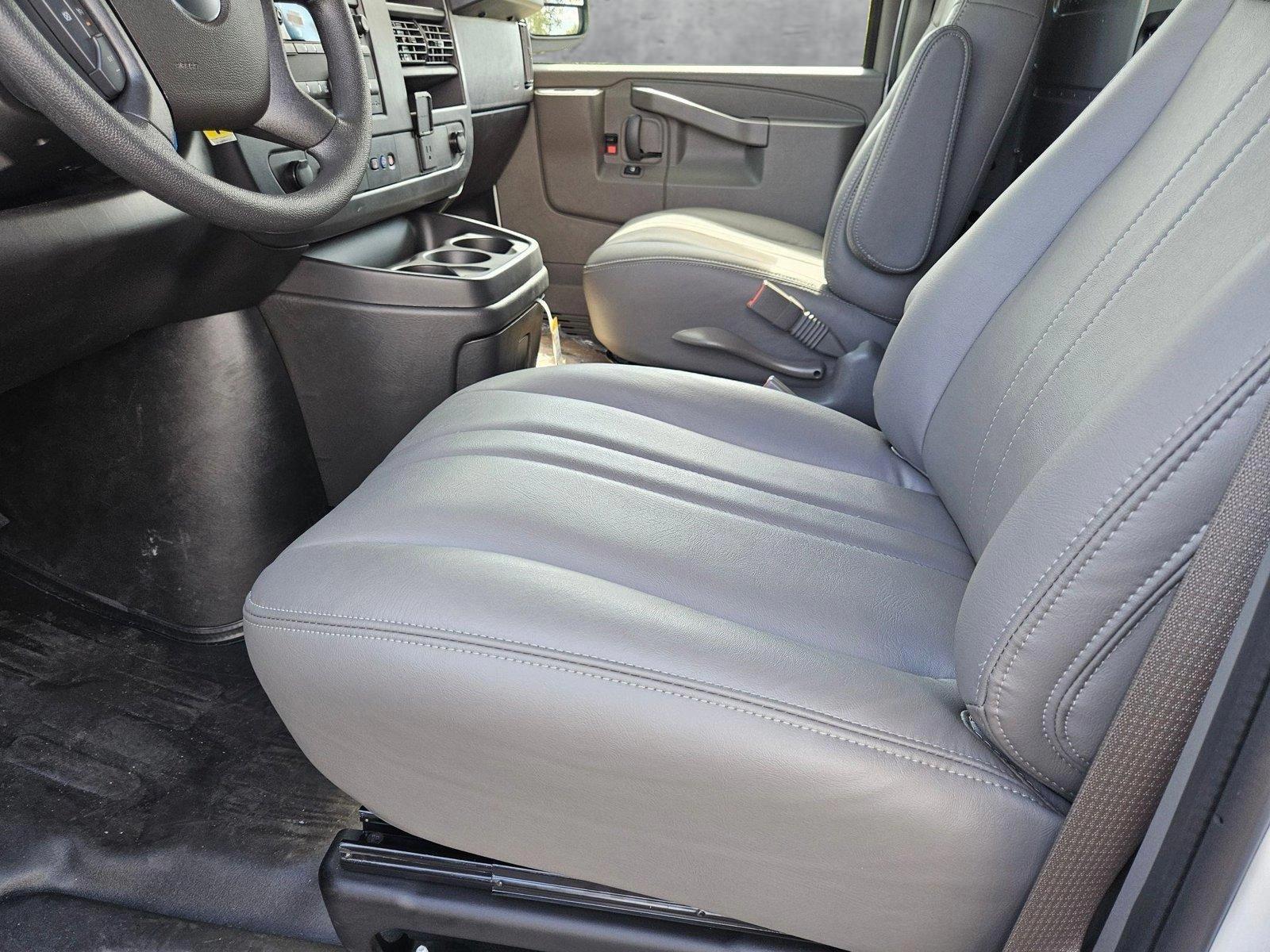 2025 Chevrolet Express Cargo 2500 Vehicle Photo in GREENACRES, FL 33463-3207