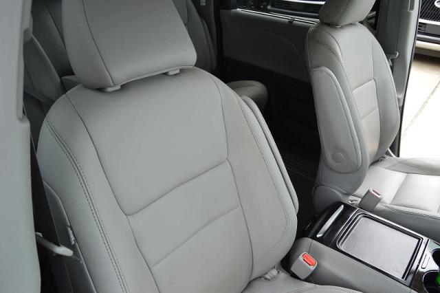 2020 Toyota Sienna Vehicle Photo in Houston, TX 77090