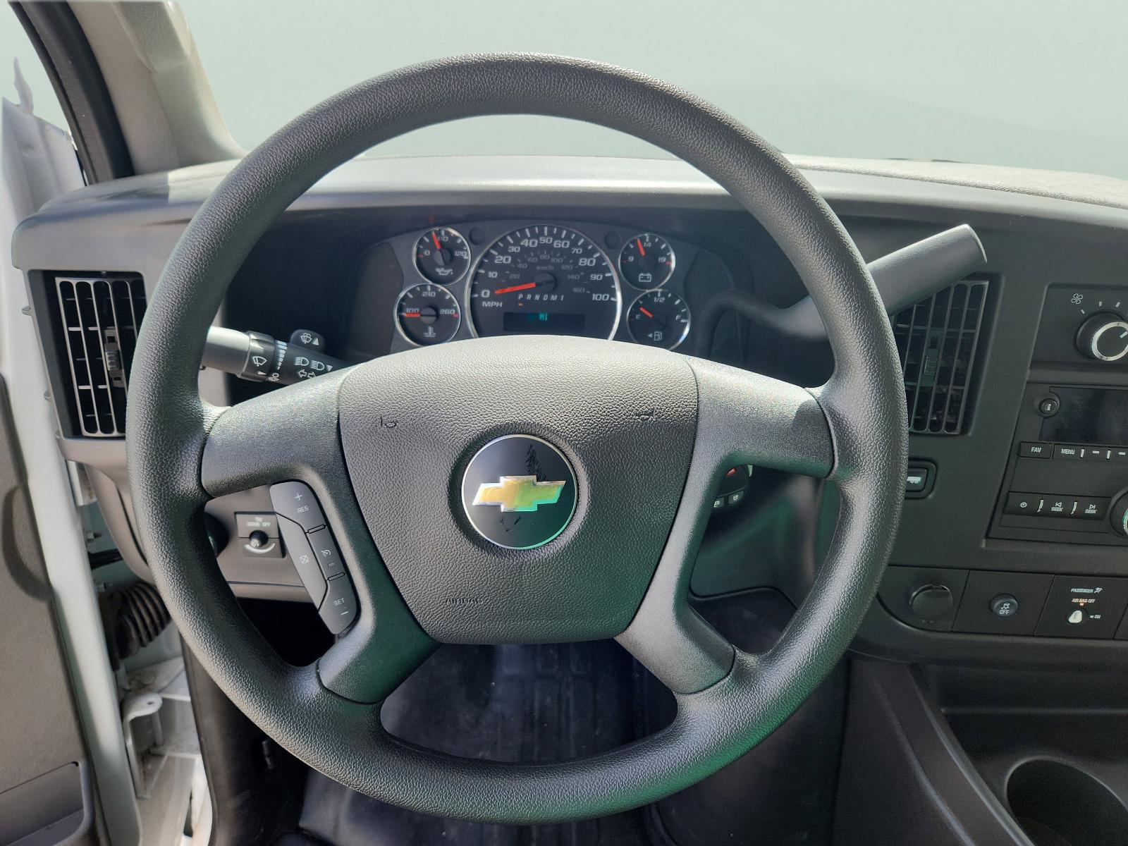 2025 Chevrolet Express Cutaway 3500 Vehicle Photo in GEORGETOWN, TX 78626-7508