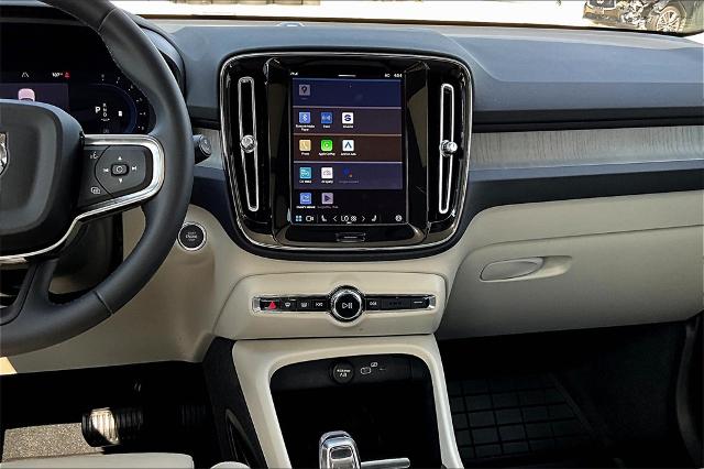 2023 Volvo XC40 Vehicle Photo in Grapevine, TX 76051