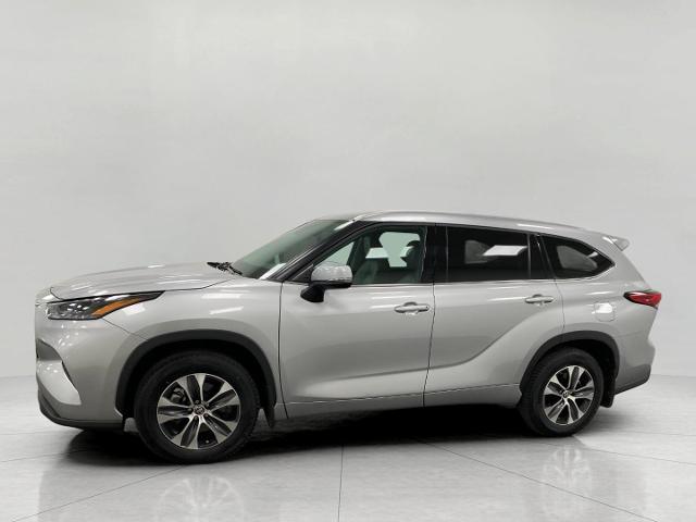 2022 Toyota Highlander Vehicle Photo in Appleton, WI 54913