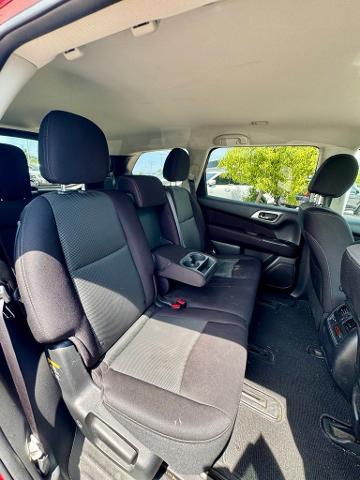 2017 Nissan Pathfinder Vehicle Photo in Lees Summit, MO 64086