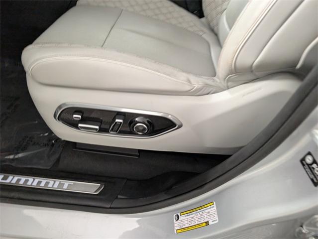 2022 Jeep Grand Cherokee Vehicle Photo in ENGLEWOOD, CO 80113-6708