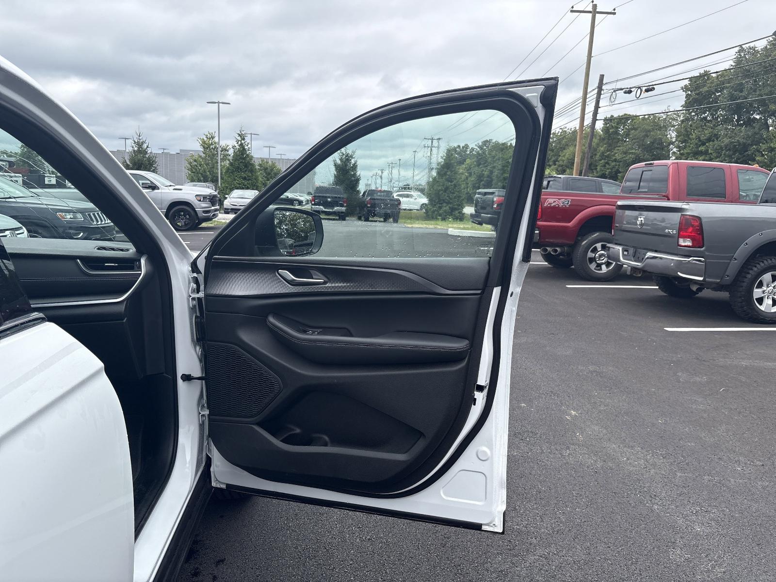 2025 Jeep Grand Cherokee Vehicle Photo in Mechanicsburg, PA 17050-1707