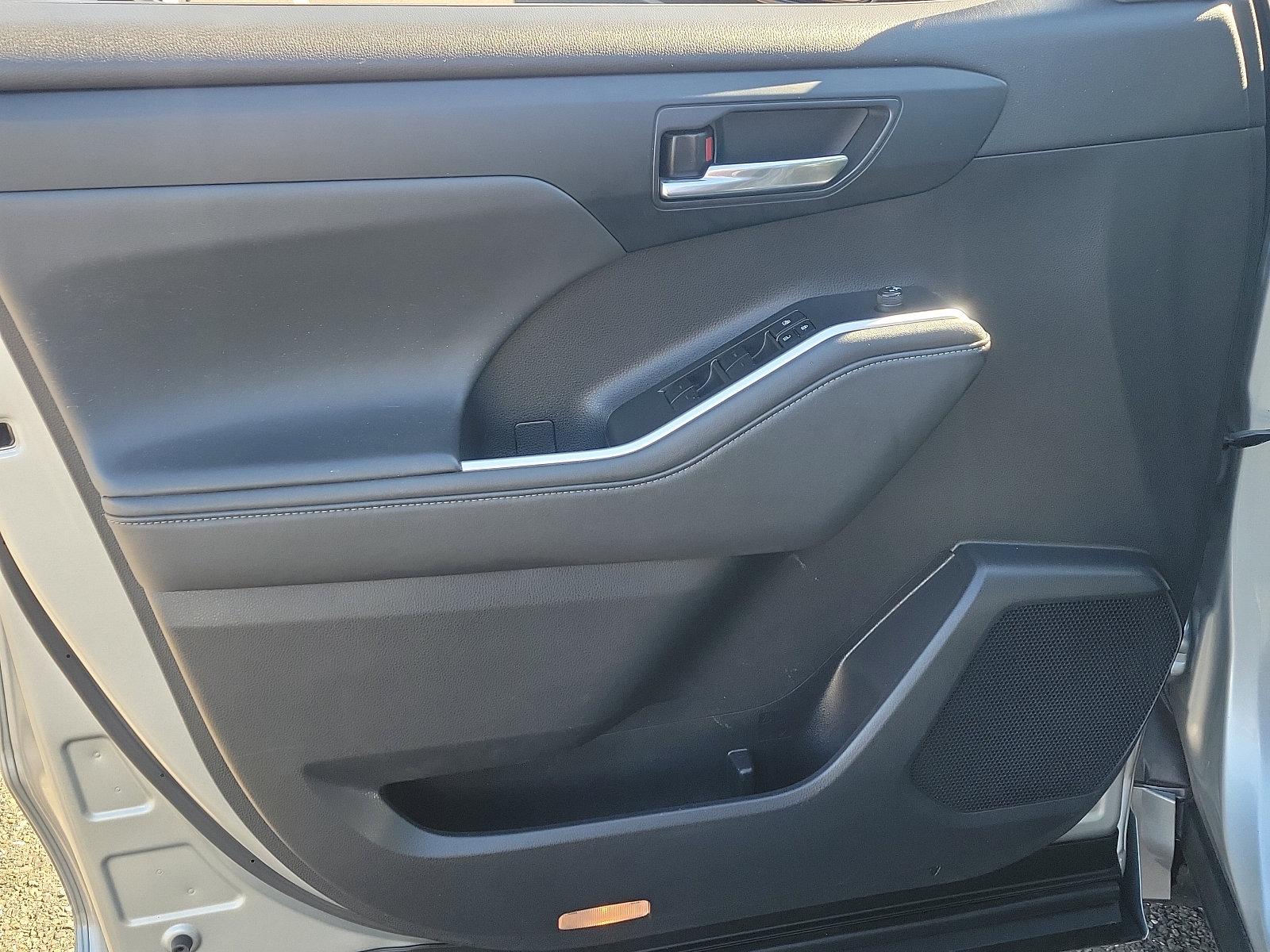 2022 Toyota Highlander Vehicle Photo in Trevose, PA 19053