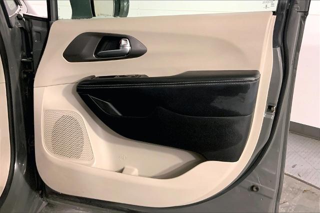 2022 Chrysler Pacifica Vehicle Photo in Lees Summit, MO 64086