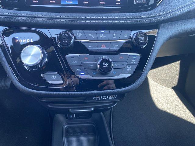 2025 Chrysler Pacifica Vehicle Photo in Doylsetown, PA 18901